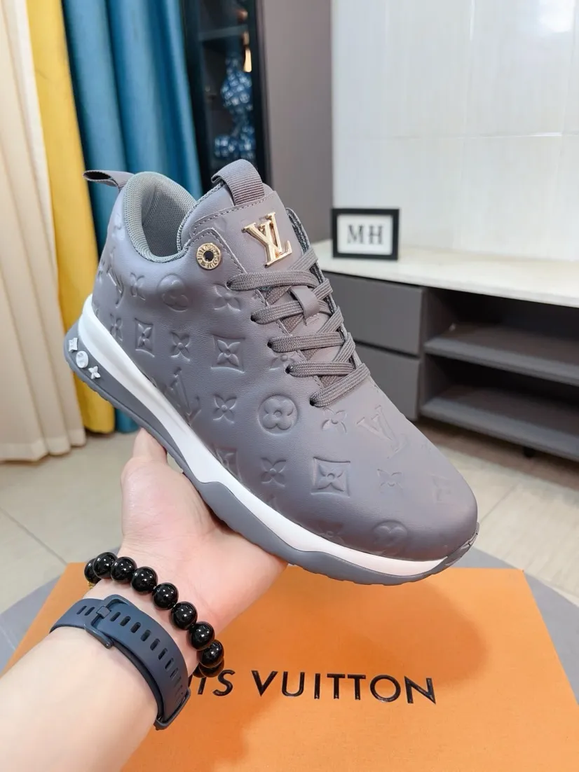 Ex-factory price 520🌹🌹[lv]🌹High-end men's shoes brand: Official website 1:1 Latest masterpiece: The upper is made of Italian imported first-layer cowhide punching design➕made of full genuine leather lining🔥, making walking more convenient and comfortable! Exclusive new style, stunning work [color]! Create a fashionable personality to set off your uniqueness! A must-have for trendy men! Classic🔥Number: 38-44